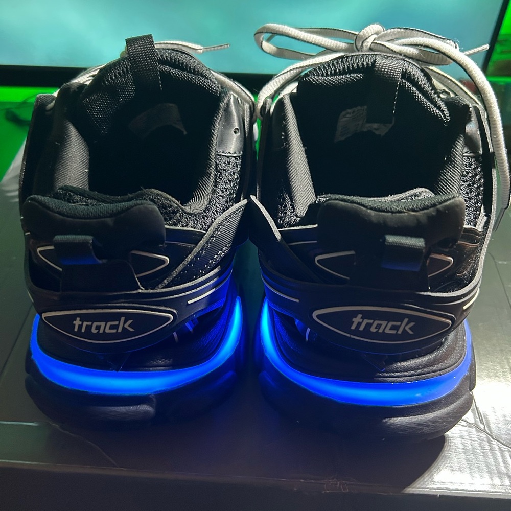 Balenciaga Black and White Chunky Sneakers - Picture 3 of 8